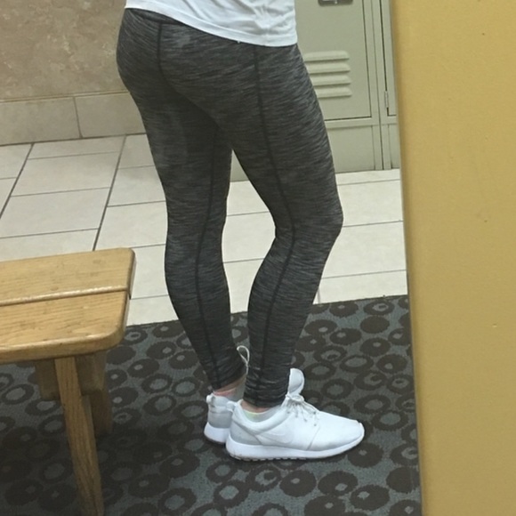 Victoria Secret Knockout Leggings - Picture 2 of 6